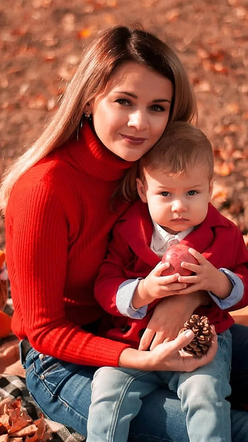 Mom And Baby, Beautiful, Red Clothes HD phone wallpaper