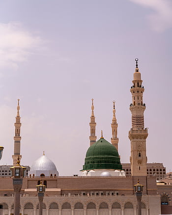 Stunning view of the Green Dome and minarets of the Prophet's Mosque in Medina. HD phone wallpaper
