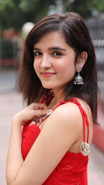 Shirley Setia, Bollywood HD phone wallpaper