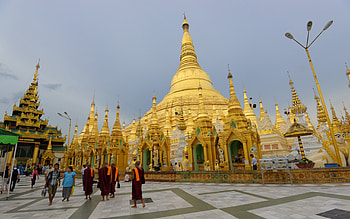 Shwedagon Pagoda, Sacred Buddhist place, Tranquil sanctuary, Burmese heritage HD wallpaper