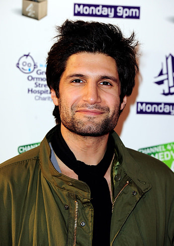 Kayvan Novak movies, Biography height girlfriend, Net worth married HD phone wallpaper