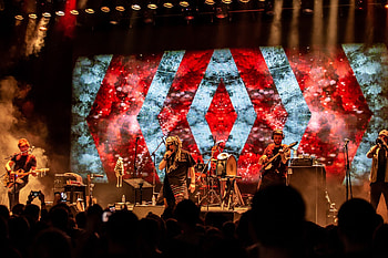 Zdob si Zdub, Moldovan music, Energetic performances, Captivating HD wallpaper