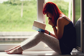 The_Lovely_Bones, lady, read, book, model, hair HD wallpaper