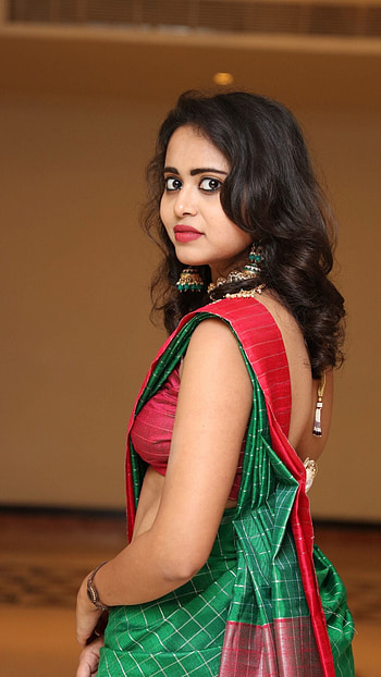 Suchitra, telugu actress, saree lover HD phone wallpaper
