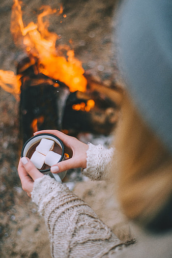 Food, Bonfire, Journey, Hands, Camping, Campsite, Zephyr, Marshmallow, Cocoa HD phone wallpaper