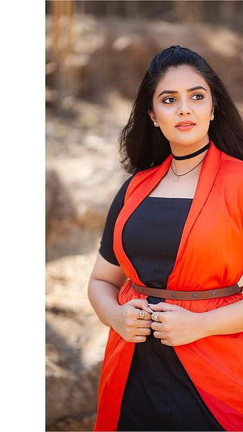 Sreemukhi, telugu actress, model HD phone wallpaper
