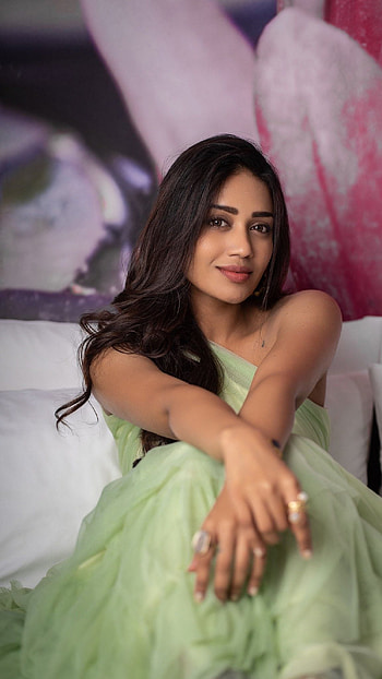 Nivetha pethuraj, tamil actress HD phone wallpaper