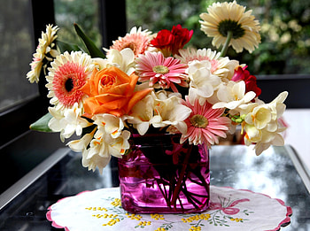 Flowers, Roses, Gerberas, Bouquet, Vase, Composition, sia HD wallpaper