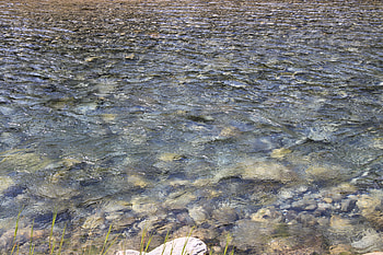 Lake crystal clear in Banff Alberta National Park 23, lakes, crystal clear, vibrant, graphy, nature, rocks, rivers HD wallpaper