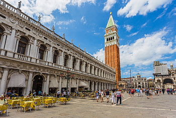St. Mark's Square, Venice landmark, Morning sunrise, High-quality HD wallpaper