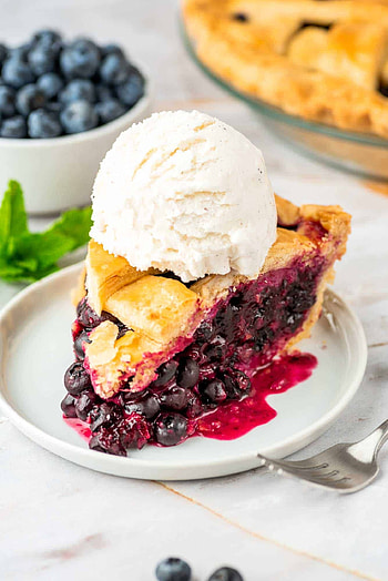 Classic blueberry pie, Easy recipe, Little Sunny Kitchen's creation, Sweet indulgence HD phone wallpaper