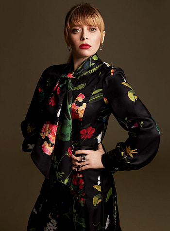 Natasha Lyonne, Movies and biography, News updates, and videos HD phone wallpaper