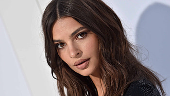 Seductive beauty, , Mesmerizing gaze, Red carpet allure HD wallpaper