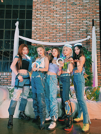 ITZY (K-pop), Girl band , Kpop HD phone wallpaper