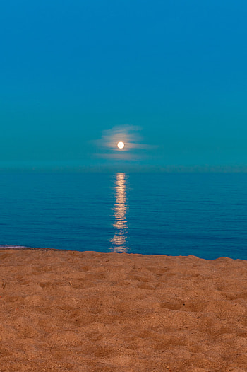 Nature, Sea, Sand, Moon, Horizon, Glare HD phone wallpaper
