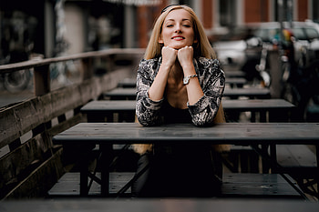 Girl Sitting Bench Smiling , girls, model, smiling HD wallpaper