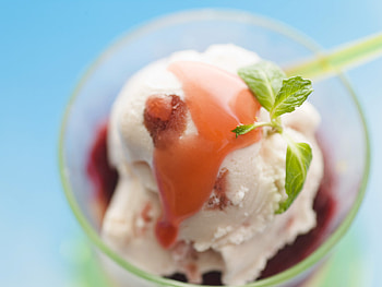 Dessert Icecream Strawberry, dessert, strawberry, sweets, icecream HD wallpaper