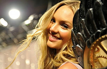 Happy Candice , golden, Candice Swanepoel, black, model, blue eyes, blonde, smile, girl, woman, wing, yellow, happy HD wallpaper