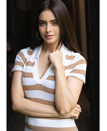 Aamna, head, hair HD phone wallpaper