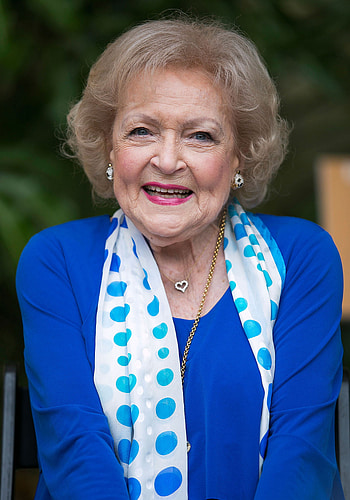 Betty White, Movies, Open to dating, 94 years old HD phone wallpaper