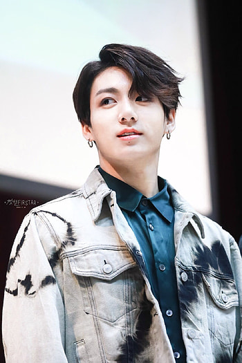 Jeon Jungkook, 2018 hoot, Celeb style, Youthful charm HD phone wallpaper
