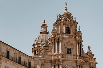 Ragusa guide, City of contrasts, Two halves, Ancient streets HD wallpaper