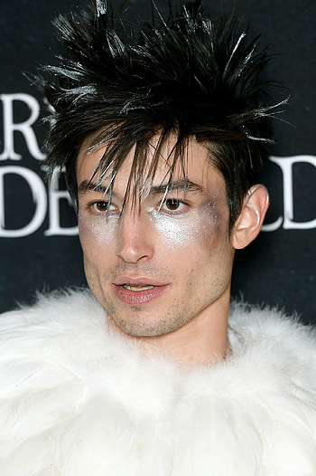 Ezra Miller, Hedwig costume, Fantastic Beasts premiere, Fashion forward HD phone wallpaper