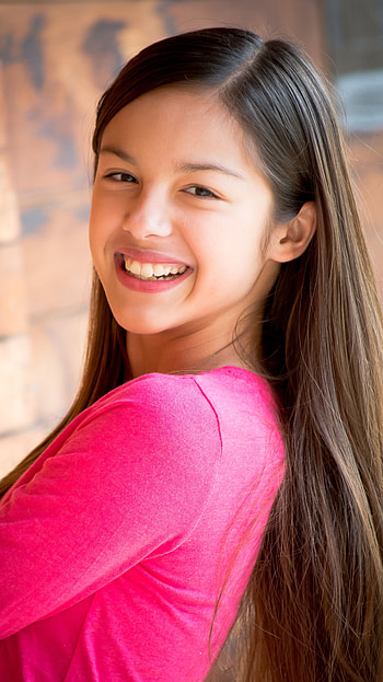 Olivia Rodrigo, hollywood actress, model HD phone wallpaper