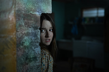 Mysterious Gaze – Intense Thematic Scene, Kaitlyn Dever, movie, No One Will Save You HD wallpaper