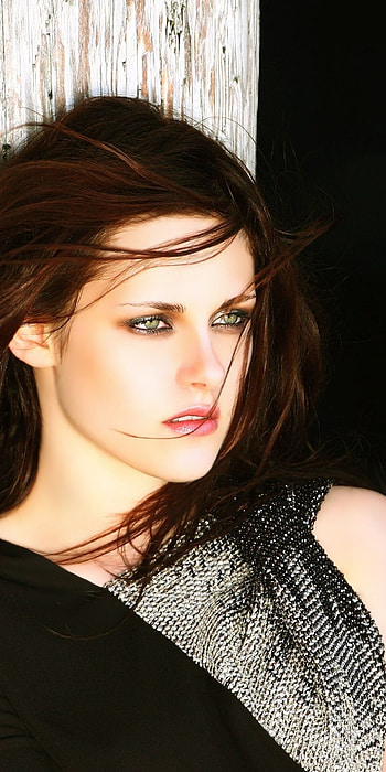 Kristen Stewart, Portrait actress, Striking pose, Enchanting eyes HD phone wallpaper