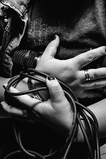 Music, Decorations, Hands, Bw, Chb, Wire, Micro HD phone wallpaper