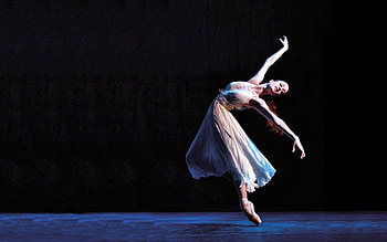 Ballet, Stunning ballet dancer , Expressive performances, Airborne elegance HD wallpaper