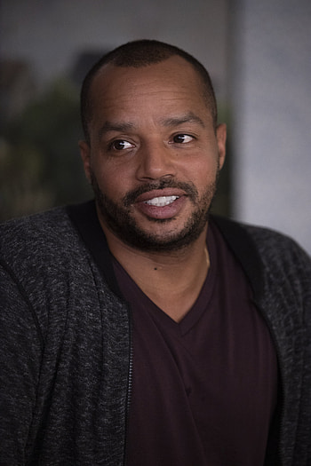 Donald Faison, TV shows, Rom com actors, Best friends HD phone wallpaper