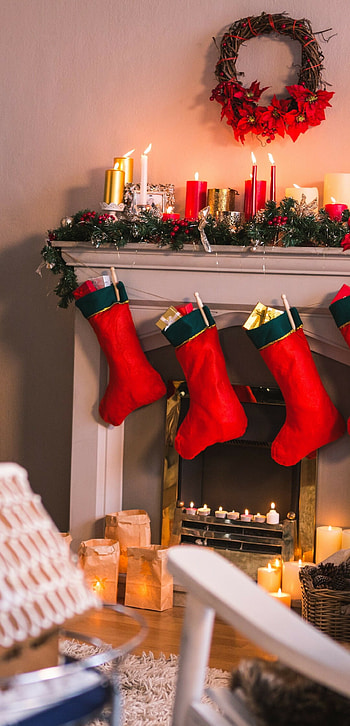 Christmas Fireplace, Gingerbread-themed , Huawei P20 Pro HD phone wallpaper