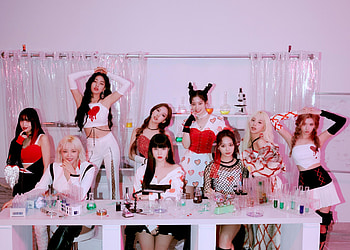 TWICE: Touring milestone, Stadium spectacle, Revealing TWICE's power HD wallpaper