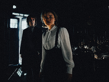 The Doctor and Charley Pollard in The Chimes of Midnight, Doctor Who (2005), Tardis HD wallpaper