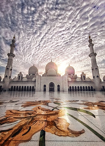 Sunset at the Sheikh Zayed Mosque showcasing stunning architectural beauty and cloud formations. HD phone wallpaper