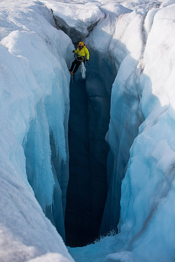 Beneath the Ice, Ice Climbing HD phone wallpaper