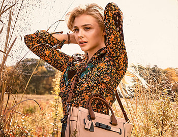 Chloe grace moretz, arms up, beautiful, outdoor HD wallpaper