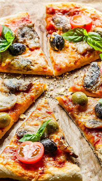 Pizza , Delicious food, Tempting toppings, Culinary delight HD phone wallpaper