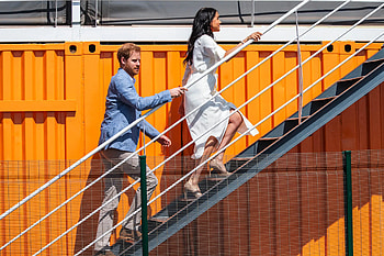 Youth Employment Services Hub Tembisa, Prince Harry and Meghan Markle HD wallpaper