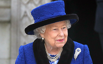 Queen Elizabeth II, Reign on Instagram, First post, Social media presence HD wallpaper