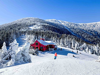 Winter in Vermont, Snow activities, Cozy escapes, Seasonal delights HD wallpaper