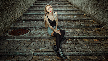 Blue Eyes Girl Sitting Long Hair, girls, model, blue-eyes HD wallpaper