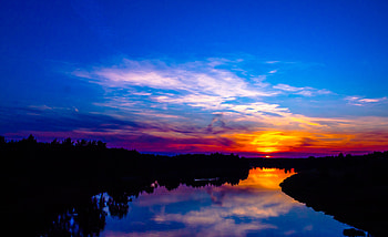 Sunset, skyline, river, reflections HD wallpaper