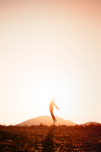 Sunset, Bright, Silhouette, Miscellanea, Miscellaneous, Bounce, Jump, Sunlight HD phone wallpaper