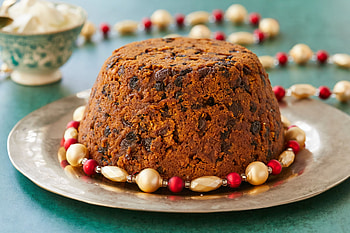Mom's special Christmas pudding, Festive holiday dessert, Generations-old recipe, Rich and flavorful HD wallpaper