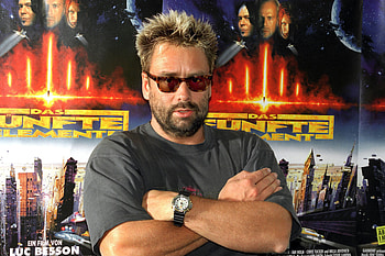 Luc Besson, Sci-fi classic, Unveil mysteries, Ustimetoday HD wallpaper