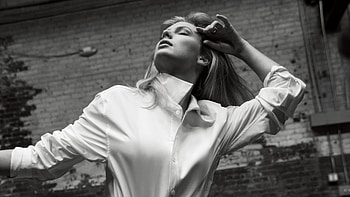 Taylor Swift Vogue hoot , taylor-swift, celebrities, girls, hoot, monochrome, black-and-white HD wallpaper