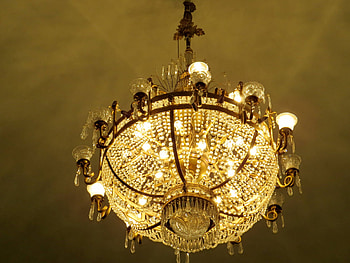 Theatre chandelier, Dramatic lighting, Grand ambiance, Elegant backdrop HD wallpaper